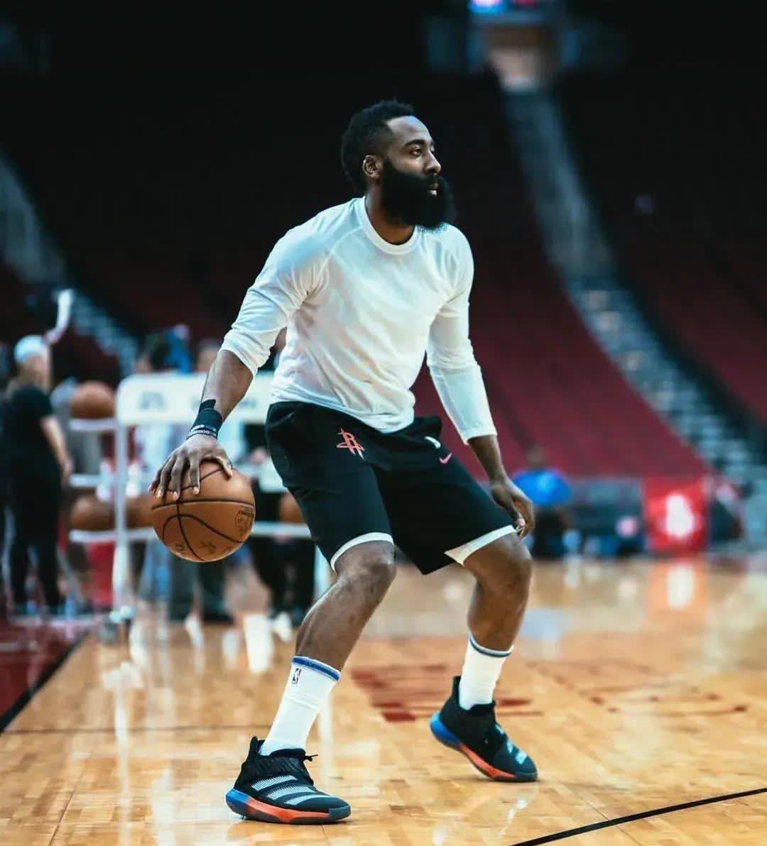 爱游戏中国-法国队不断突破！，哈登连续十二场比赛得分超过比赛规则变更赛场气氛高涨-爱游戏中国